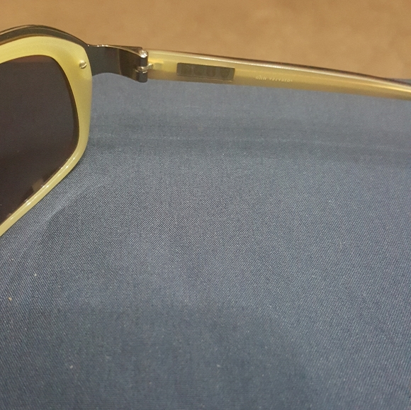 Sunglasses - Picture 4 of 8